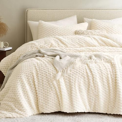 Petrichor Fluffy Queen Comforter Set - Ultra-Soft Cream White Flannel Thick Comforter for Queen Bed, Luxury Warm Bedding Set for Winter & Fall, Cozy Fuzzy Bed Set,1 Comforter & 2 Pillowcases