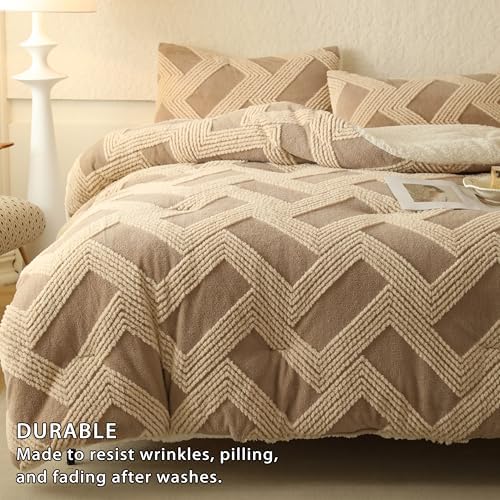 tohrisa Tufted Boho Comforter Set King - Beige Fluffy Sherpa Bedding Set, Soft Fuzzy Jacquard Quilt Set, 3 Pieces Cozy Bed Set Warm Comforter for Winter(104"X90")