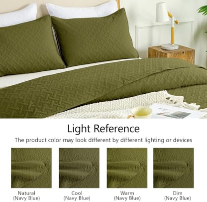 FLYMME Oversized King/California King Quilt Set 118"x106", Olive Green 3-Piece Floor-Length Bedspread, Premium Microfiber Lightweight Coverlet for King/California King Bed (1 Quilt, 2 Shams)