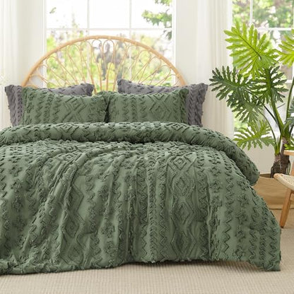 Amélie Home Tufted Boho Comforter Set Twin Size, 2 Pieces Soft Textured Bed Set, Lightweight Breathable Comforter for All Seasons, Farmhouse Shabby Chic Jacquard Bedding, Cozy Gift for Women, Green