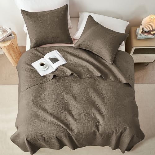 akkialla Mocha Brown Full/Queen Quilt Set,Ultrasonic Lightweight Bedspread Coverlet for Modern Minimalist Bedroom,Soft Microfiber Coin Pattern Bedding,3-Piece (1 Quilt,2 Pillow Shams)