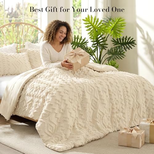 Amélie Home Tufted Boho Comforter Set Twin Size, 2 Pieces Soft Textured Bed Set, Lightweight Breathable Comforter for All Seasons, Farmhouse Shabby Chic Jacquard Bedding, Cozy Gift for Women, Beige