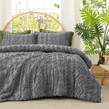 Amélie Home Tufted Boho Comforter Set Queen Size, 3 Pieces Soft Textured Bed Set, Lightweight Breathable Comforter for All Seasons, Farmhouse Shabby Chic Jacquard Bedding, Cozy Gift for Women, Grey