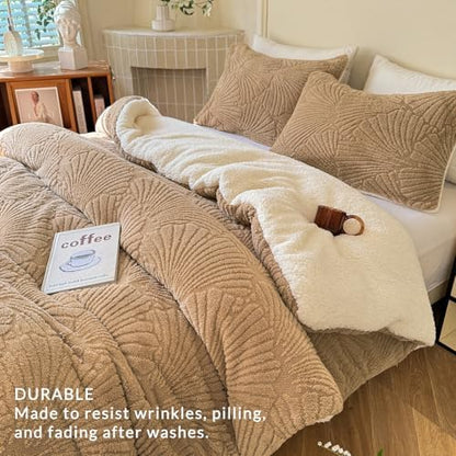 tohrisa Seashell Jacquard Sherpa Comforter Set Warm Cozy Premium Bedding 3 Pieces, Full/Queen Size Geometric Pattern Quilt Comforter with 2 Pillowcases(90"X90" Beige)