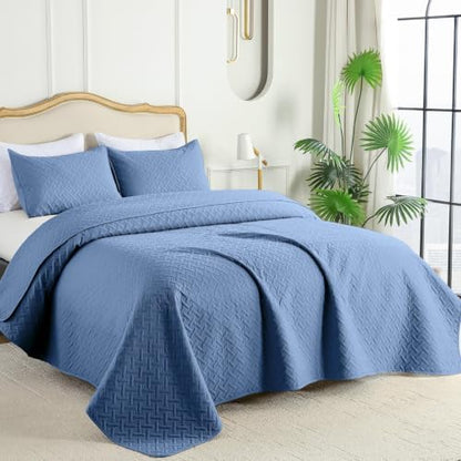 FLYMME Oversized King/California King Quilt Set 118"x106", Bluish Grey 3-Piece Floor-Length Bedspread, Premium Microfiber Lightweight Coverlet for King/California King Bed (1 Quilt, 2 Shams)