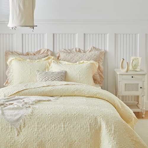 Ruffles Quilt Set Queen Size 96 * 96in - 3 Pieces Solid Shabby Chic Farmhouse Ruffled Bedding Rustic Coverlet Lightweight Fluffy Summer Oversized Bedspread with Shams for Women Men Light Yellow