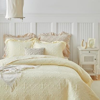 Ruffles Quilt Set Queen Size 96 * 96in - 3 Pieces Solid Shabby Chic Farmhouse Ruffled Bedding Rustic Coverlet Lightweight Fluffy Summer Oversized Bedspread with Shams for Women Men Light Yellow