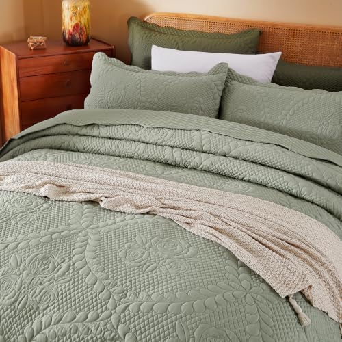 EVENHUG Oversized King Bedspreads California King Quilt Set with Pillow Shams Extra Wide Large King Size Quilts Lightweight Coverlet Bedding Sets Sage Green 120"x120"
