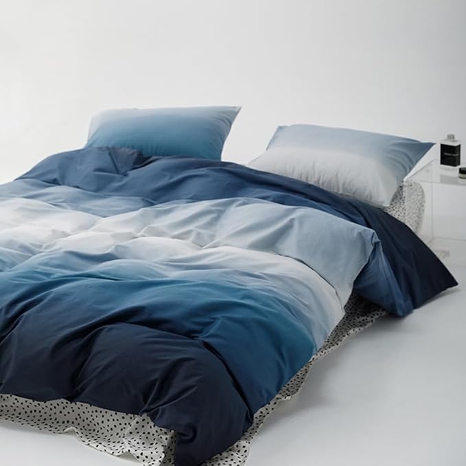 CLOTHKNOW Blue White King Size Comforter Set Blue Gradient Bedding Comforter Sets Soft All Season Navy Comforter with 2 x Pillow Cases