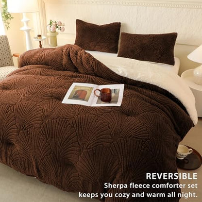 tohrisa Seashell Jacquard Sherpa Comforter Set Warm Cozy Premium Bedding 3 Pieces, Full/Queen Size Geometric Pattern Quilt Comforter with 2 Pillowcases(90"X90" Coffee)