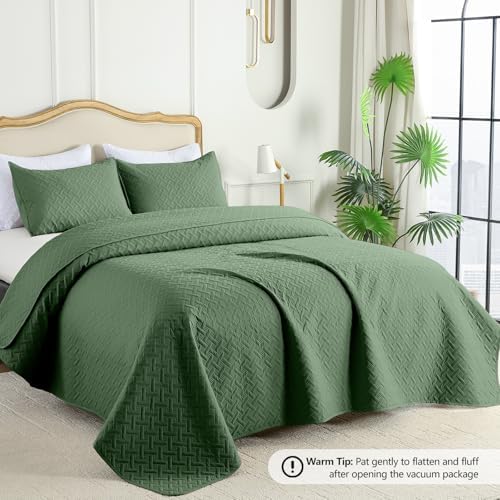 FLYMME Olive Green Twin Quilt Bedding Set Thin Lightweight Bedspreads,Modern Style Geometric Weave Stripe Pattern,Soft Microfiber Bed Coverlet for All Season (1 Quilt, 1Sham)
