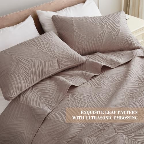 Exclusivo Mezcla 3-Piece Lightweight California King Quilt Bedding Set