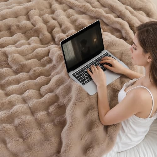 YIKUSH King Faux Fur Soft Comforter Set, Fluffy Khaki Rabbit Fur Comforter