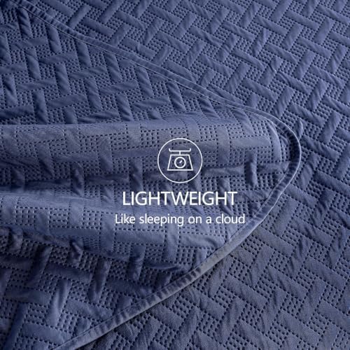 FLYMME Oversized King/California King Quilt Set 118"x106", Navy 3-Piece Floor-Length Bedspread, Premium Microfiber Lightweight Coverlet for King/California King Bed (1 Quilt, 2 Shams)
