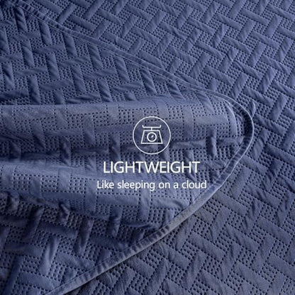 FLYMME Oversized King/California King Quilt Set 118"x106", Navy 3-Piece Floor-Length Bedspread, Premium Microfiber Lightweight Coverlet for King/California King Bed (1 Quilt, 2 Shams)