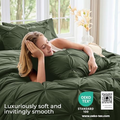 Sasttie Twin XL Comforter Set, 5-Piece Bed in a Bag, Pintuck Bedding Set for All Season, Includes Comforter, Flat Sheet, Fitted Sheet, Pillowcase and Pillowsham, Dark Green