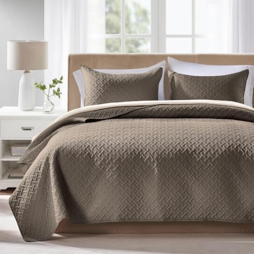 FLYMME Oversized King/California King Quilt Set 118"x106", Mocha Brown 3-Piece Floor-Length Bedspread, Premium Microfiber Lightweight Coverlet for King/California King Bed (1 Quilt, 2 Shams)