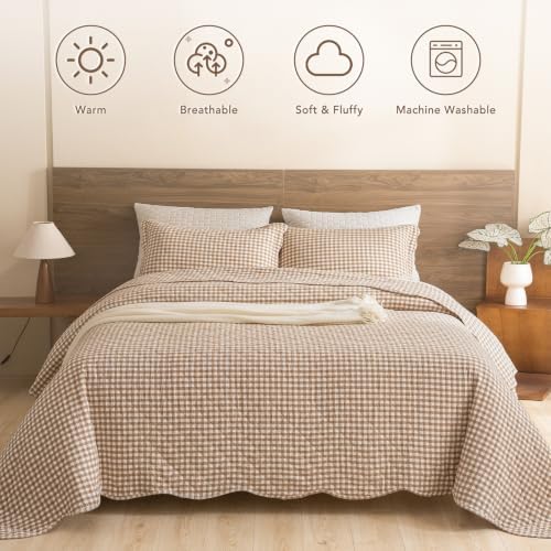 Lady Ann 100% Cotton Full Size Quilt, Tan Gingham Quilted Bedspread, Ultra Soft Lightweight Khaki Plaid Coverlet, 3 Piece Scalloped Edge Farmhouse Full Bedding Set for All Season