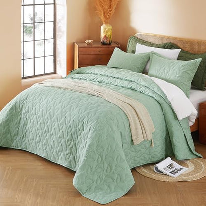 EVENHUG Quilt King Size Bedding Set with Pillow Sham Lightweight Bedspreads Coverlet Soft Reversible Bed Cover for All Season 3 Piece