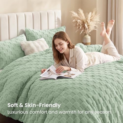 Love's cabin Fleece King Comforter Set, Fluffy & Reversible, Sage Green