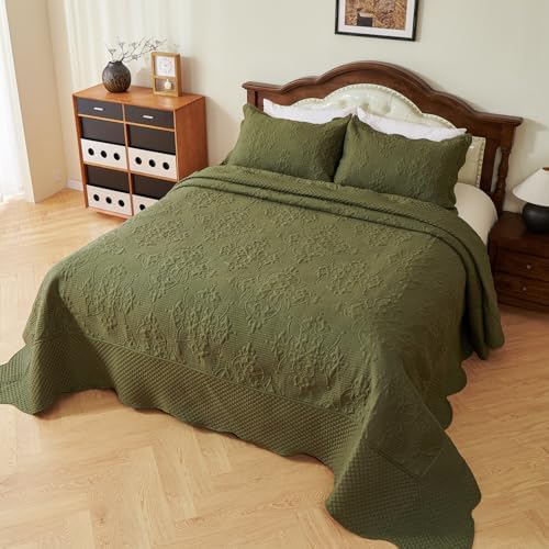 EVENHUG Oversized King Bedspreads California King Quilt Set with Pillow Shams Extra Wide Large King Size Quilts Lightweight Coverlet Bedding Sets Olive Green 120"x120"