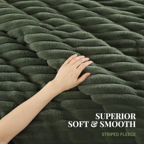 Smoofy Fluffy Queen Size Comforter 3 PCS - Olive Green Fleece Bedding Set