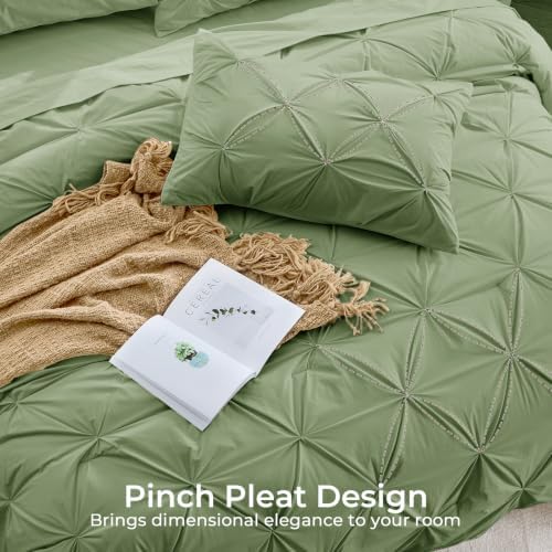 Sasttie Queen Comforter Set, 7-Piece Bed in a Bag, Pintuck Bedding Sets for All Season, Includes Comforter, Flat Sheet, Fitted Sheet, Pillowcases and Pillowshams, Pale Green