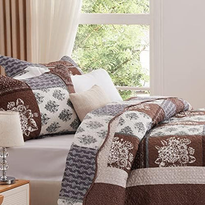 King Size Quilt Set 3 Pieces Lightweight Reversible Bedspread-98''x106'' Soft Patchwork Border Floral Coverlet Luxurious Warm Microfiber Bed Cover All Season Brown Bedding Set(1 Quilt,2 Pillow Shams)
