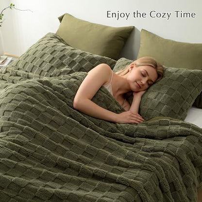 HIG 4pc 2-in-1 Queen Comforter Set with Detachable Fluffy Blanket, Olive