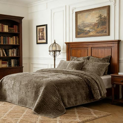 Oversized King Bedspread 120x128 Striped Soft Velvet Quilt Set