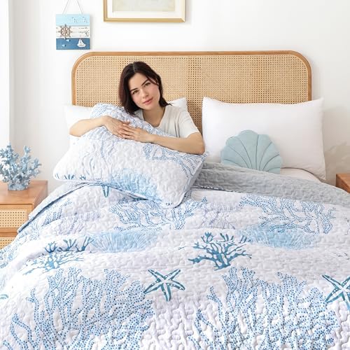 weigelia Coastal Quilt King Size, Blue Coral Lightweight Summer Bedding