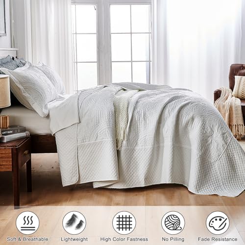 Qucover Alaska King Bedspread 132x 120, Oversized King Bedspread Extra Wide, 3 Piece Soft Microfiber Lightweight Oversized King Quilt Bedding Set, Vintage Persian Pattern, with Pillow Shams, White