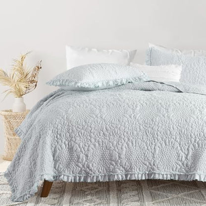 Light Blue Ruffled Quilt King Size, Stone-Washed Microfiber Lightweight Crinkled Farmhouse Rustic Shabby Chic Bedding Set, 3 Pieces Reversible Bedspread Coverlet with Pillow Shams for All Season