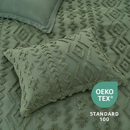 Amélie Home Tufted Boho Comforter Set King Size, 3 Pieces Soft Textured Bed Set, Lightweight Breathable Comforter for All Seasons, Farmhouse Shabby Chic Jacquard Bedding, Cozy Gift for Women, Green
