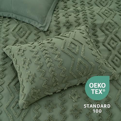 Amélie Home Tufted Boho Comforter Set King Size, 3 Pieces Soft Textured Bed Set, Lightweight Breathable Comforter for All Seasons, Farmhouse Shabby Chic Jacquard Bedding, Cozy Gift for Women, Green