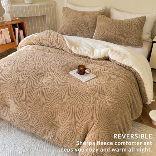 tohrisa Seashell Jacquard Sherpa Comforter Set Warm Cozy Premium Bedding 3 Pieces, Full/Queen Size Geometric Pattern Quilt Comforter with 2 Pillowcases(90"X90" Beige)