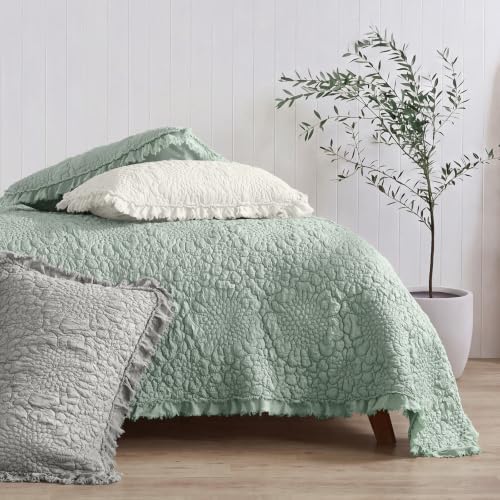 HORIMOTE HOME Sage Green Ruffled Quilt Queen Size, Shabby Chic Floral Quilt Set Lightweight Crinkled Farmhouse Rustic Bedding Set, 3 Pieces Reversible Bedspread with 2 Pillow Shams for All Season