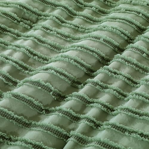 HOMBYS Oversized King Boho Comforter Set 128x120, Sage Green Tufted Jacquard Geometry Bedding Comforter for King Bed, Shabby Chic Bed Sets with 2 Matching Pillow Cases