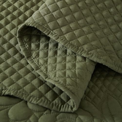 EVENHUG Oversized King Bedspreads California King Quilt Set with Pillow Shams Extra Wide Large King Size Quilts Lightweight Coverlet Bedding Sets Olive Green 120"x128"