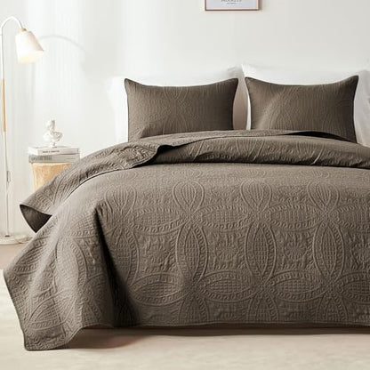 akkialla Mocha Brown Full/Queen Quilt Set,Ultrasonic Lightweight Bedspread Coverlet for Modern Minimalist Bedroom,Soft Microfiber Coin Pattern Bedding,3-Piece (1 Quilt,2 Pillow Shams)
