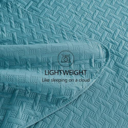FLYMME Oversized King/California King Quilt Set 118"x106", Teal 3-Piece Floor-Length Bedspread, Premium Microfiber Lightweight Coverlet for King/California King Bed (1 Quilt, 2 Shams)