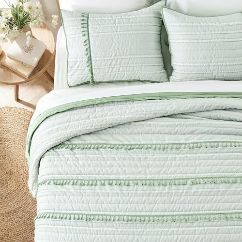 Wonderful Jacquard Boho Quilt Set Queen, 3-Piece Sage Green Bedspread with Tassel Fringe, Channel Stitched Pattern, Lightweight Coverlet for All Season, Soft Breathable Decorative Bedding Set, 90"x90"