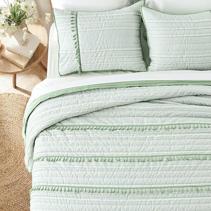 Wonderful Jacquard Boho Quilt Set Queen, 3-Piece Sage Green Bedspread with Tassel Fringe, Channel Stitched Pattern, Lightweight Coverlet for All Season, Soft Breathable Decorative Bedding Set, 90"x90"