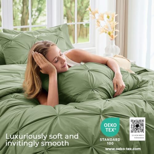 Sasttie Full Size Comforter Set, 7-Piece Bed in a Bag Double, Pintuck Bedding Set for All Season, Includes Comforter, Flat Sheet, Fitted Sheet, Pillowcases and Pillowshams, Pale Green