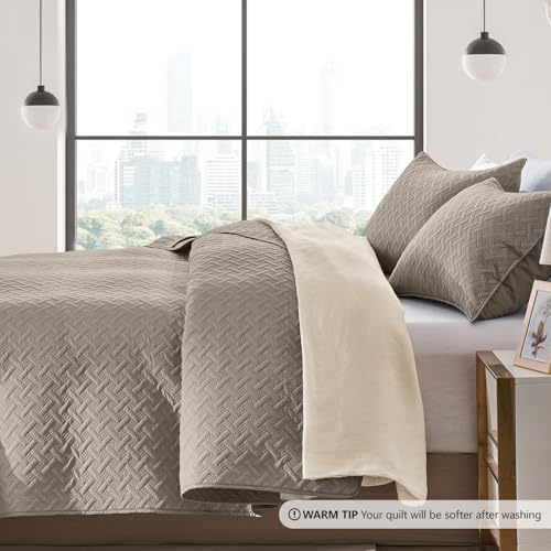 FLYMME Quilts King Size,Lightweight Taupe Bedspreads,Basket Weave Pattern,Ultra Soft Microfiber Bed Coverlet 3 Pieces for All-Seasons (1 Quilt,2 Pillow Shams)