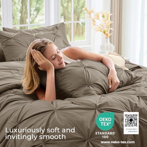 Sasttie Twin XL Comforter Set, 5-Piece Bed in a Bag, Pintuck Bedding Sets for All Season, Includes Comforter, Flat Sheet, Fitted Sheet, Pillowcase and Pillowsham, Brown