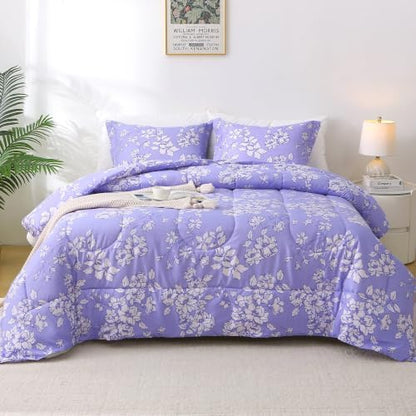 Mooreeke King Size Comforter Sets, Lavender Quilt with White Flower Patterned Bedding for All Seasons, 3-Piece Vintage Bed in a Bag with Fluffy Quilted Reversible Comforter & 2 Pillow Shams