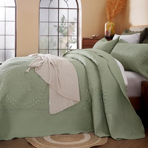 EVENHUG Oversized King Bedspreads California King Quilt Set with Pillow Shams Extra Wide Large King Size Quilts Lightweight Coverlet Bedding Sets Sage Green 120"x128"