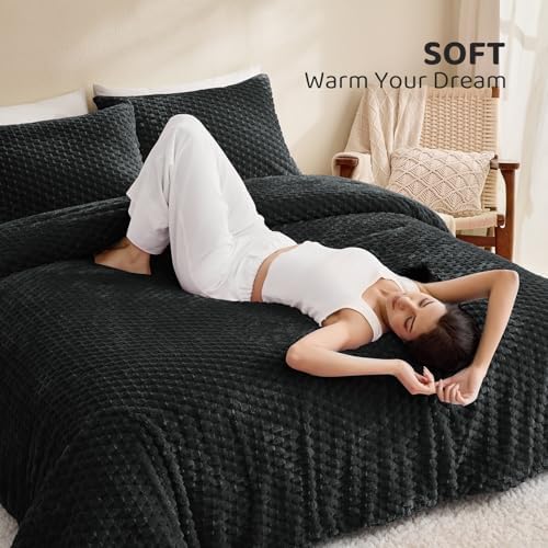 Petrichor Fluffy King Comforter Set - Ultra-Soft Black Flannel Thick Comforter for King Bed, Luxury Warm Bedding Set for Winter & Fall, Cozy Fuzzy Bed Set 3 Pieces (1 Comforter & 2 Pillowcases)