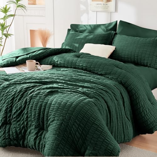 HYMOKEGE Emerald Green Oversized Queen Comforter Set Seersucker 7 Pieces, All Season Luxury Bed in a Bag for Bedroom, Bedding Set with Comforter, Sheets, Pillowcases & Shams